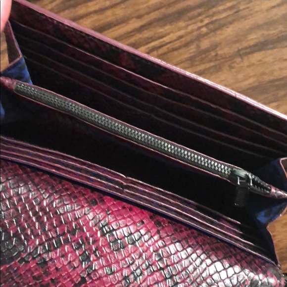 Rebecca Minkoff wallet on a chain - Picture 7 of 8